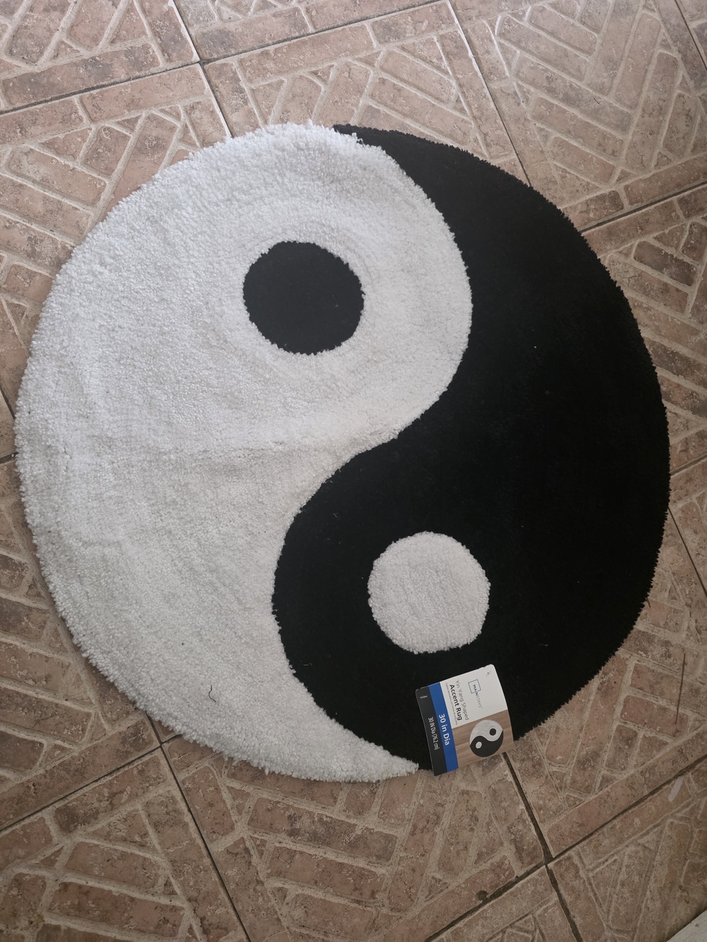 Yin Yang Round Accent Rug - Black & White